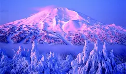 Mt_Bachelor_Photo_by_Bob_Woodward-courtesy-of-visit-Bend-horiz.webp