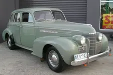 1939-oldsmobile-70-series-sedan.webp