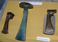 Wietenberg_culture_axes_at_National_Museum_of_Transylvanian_History_2007.webp