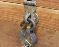 padlock latch.jpg