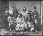 Umatilla,_Paloos,_and_2_white_men_-_NARA_-_523642.webp