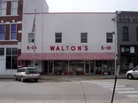 Walton's_Five_and_Dime_store,_Bentonville,_Arkansas.webp