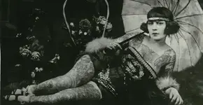 1920s-tattooed-sweatheart-lounging-with-a-parasol-vintage-style-inspiration-historical-punk-f...webp