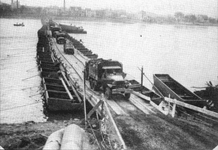 Rhine_River_pontoon_bridge_wwii.png