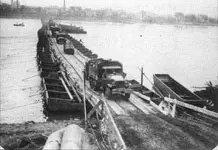 Rhine_River_pontoon_bridge_wwii.webp