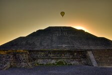 pyramid-of-the-sun-with-balloon.jpg