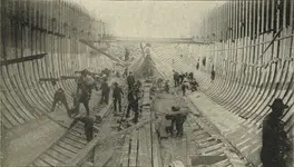 Inside_hull_of_ship_under_construction_in_Moran_shipyard_-_1900.webp