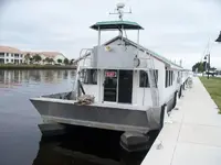 front-of-house-boat-1024x769.webp