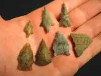 tsc-mac-dlc-8-30-2006 clovis arrow heads.webp