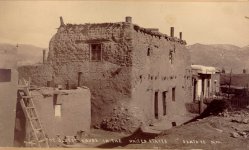 Oldest_House_in_Santa_Fe_New_Mexico.jpg