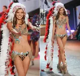 karlie-kloss-victorias-secret-fashion-show-2012.webp