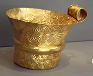 6257_-_Archaeological_Museum,_Athens_-_Gold_cup_from_Mycenae_-_Photo_by_Giovanni_Dall'Orto,_N...webp