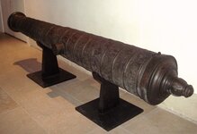 Ottoman_cannon_end_of_16th_century_length_385cm_cal_178mm_weight_2910_stone_projectile_founded_8.jpg