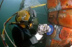 512px-Working_Diver_02.webp