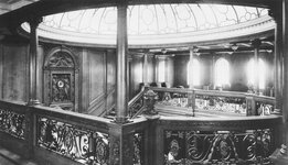 02_titanic_1st_class_staircase_dome.jpg