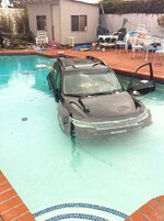 20170909_car-in-swimming-pool.jpg