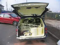 20170909_paint-cans-in-car.webp