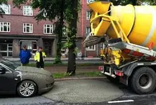 20170909_cement-delivery-truck-spill.webp