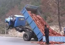 20170909_dump-truck-bricks.webp