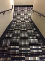 20171101_06-design-fails_staircarpet-illusion.webp