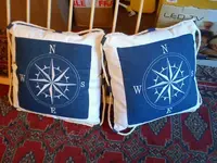 20171101_07-design-fails_flotation-pillow-with-bad-compass-markings.webp