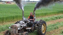 605223-tractor.jpg