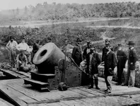 photo_mortar_13inchmortar_Dictator-at-Petersburg-VA_weight17100pounds_range2.5miles_.webp