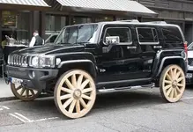 hummer-h3-wooden-wheels-3.webp