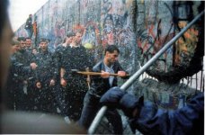 berlin_wall_being_torn_down_7487.jpg