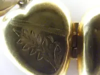 locket2.webp