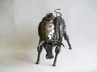 THE-BULL-sculpture-made-of-scrap-metal-3.webp