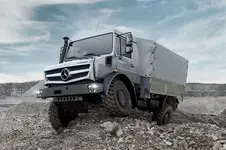 2014-mercedes-benz-unimog-front-02.webp