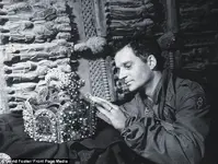 2B575CBE00000578-3196686-Loot_A_United_States_soldier_inspects_priceless_treasure_which_t-a-5...webp