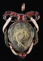 george-and-martha-washingtons-hair-in-locket.jpg