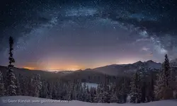 milky_way_panorama_longs_peak_master_700.webp