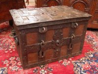 3a7e4e453d8b75b04660ccba6679439a--antique-trunks-vintage-trunks.jpg