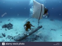 lifting-a-cannon-during-the-recovery-of-the-shipwreck-las-maravillas-E45T36.jpg