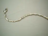 gold and diamond bracelet 001.webp