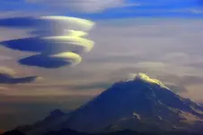 mount-rainer-and-lenticular-cloud.webp