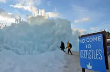 ice-castles-nh-entrance-589926775f9b5874ee4ce55d.webp