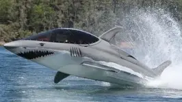 shark-submarine-like-seabreacher-x-boat-rob-innes-01.webp