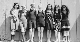 20120622011547709px-Potomac_Tidal_Basin_female_swimmers-small.jpg