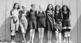 20120622011547709px-Potomac_Tidal_Basin_female_swimmers-small.webp