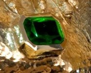 Close_view_of_the_Atocha_Star_emerald.jpg