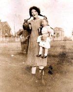 creepy-vintage-halloween-costumes10.jpg