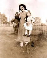 creepy-vintage-halloween-costumes10.webp