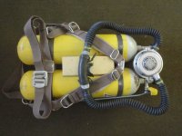 Draeger_twin_7l_cylinders_with_twin_hose_regulatorPB068176.jpg