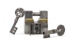 french-padlock-auction-two-keys.jpg