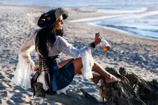 pirate-woman-beach-portrait-40901799.webp