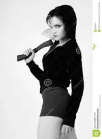 girl-axe-5654025.webp